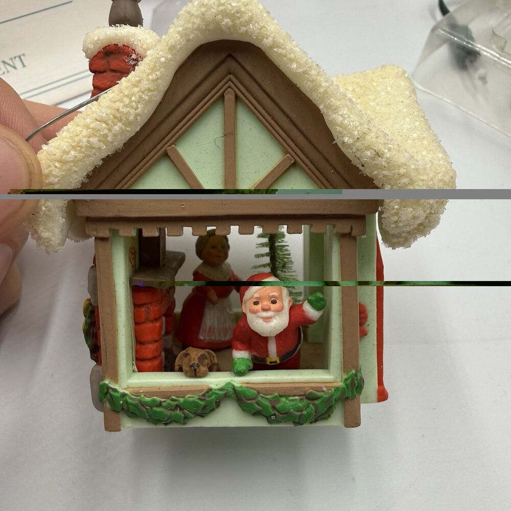 Hallmark Lighted Magic Ornament ~ 1985 Mr. And Mrs. Santa In Their House